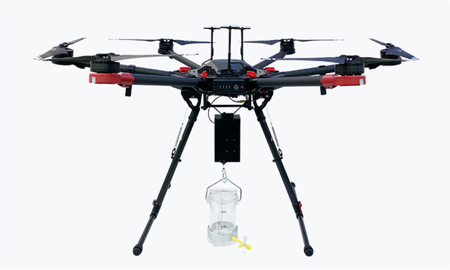無人機取水模塊 適用于大疆M600 M300 RTK系列,0~30米采水 實時水溫顯示 快拆設(shè)計,瞰云QY1.0智能取水裝置，專為環(huán)保和應急領(lǐng)域的水體采樣設(shè)計，是一款可適配于多種主流型號無人機的高性能環(huán)保取水模塊，具有不受環(huán)境地形限制、取樣機動性高、效率高、有效降低人員作業(yè)風 險等諸多優(yōu)勢。產(chǎn)品操作簡單，一鍵水體式采樣，環(huán)境適應能力強，能采集江河水、湖泊水、海水、水庫、及其他液體樣品。